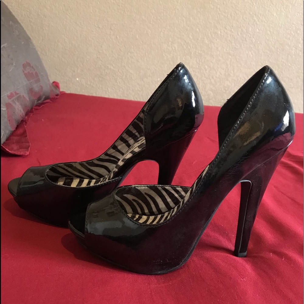 Shoes, high heel pumps new never used..